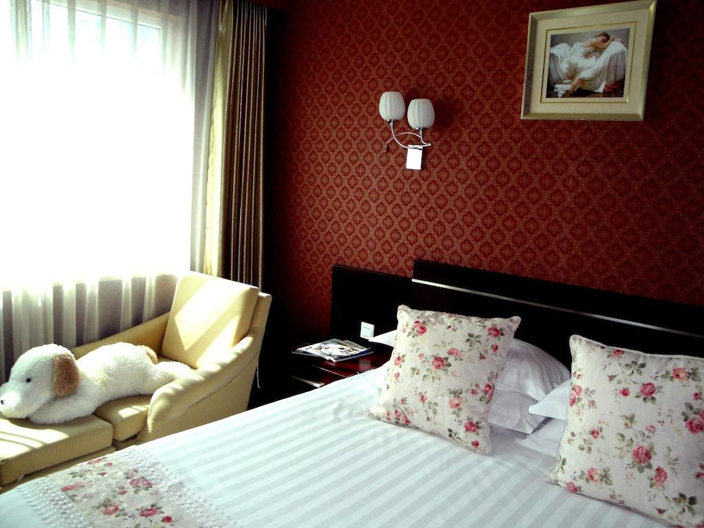 Overseas Chinese International Hotel Qingdao Exterior photo