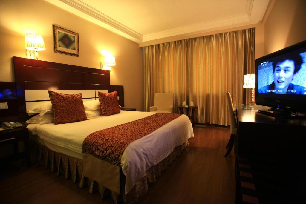 Overseas Chinese International Hotel Qingdao Room photo