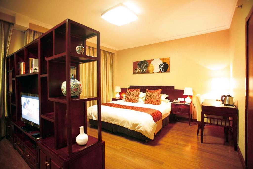 Overseas Chinese International Hotel Qingdao Exterior photo